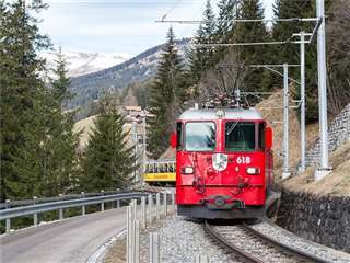 Foto der RhB Ge 4/4 II 618 „Bergün/Bravuogn“