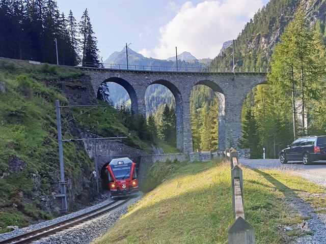 Foto: Kehrtunnels Bergün–Preda, zwischen Bergün und Preda, Albulabahn