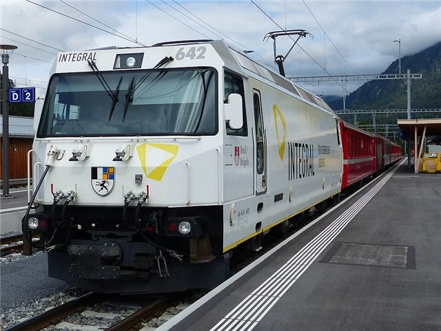 Foto der RhB Ge 4/4 III 642 „Breil/Brigels“