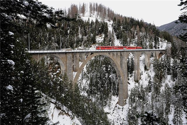 Foto: Wiesener Viadukt, bei Davos Wiesen, Strecke Davos–Filisur